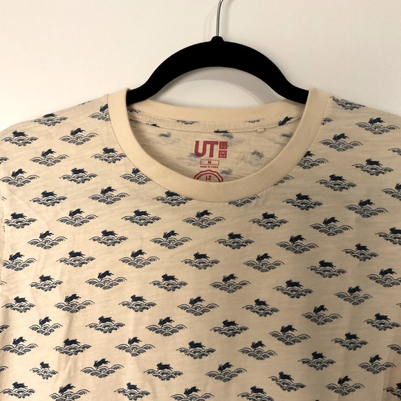 $5 Add on - Men’s Uniqlo cream t-shirt size M - Picture 2 of 3